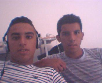 moha  y moha  los nombres  son iguales  ;  el es mi mejor amigo  le quiero mucho  le llamo  jedi